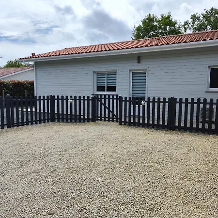 Maison Papillon Piscine Couverte Prázdninový dům *